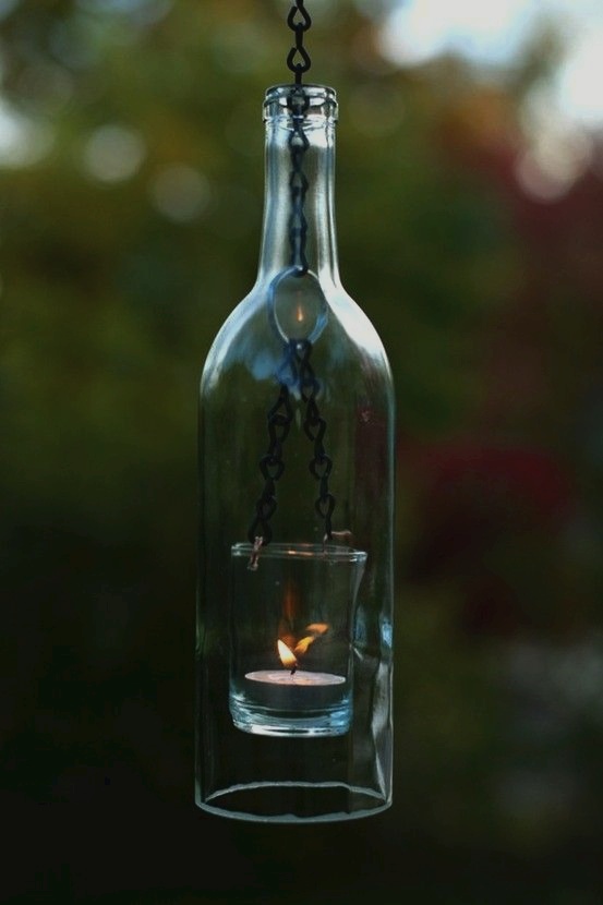 Декор из стеклянных бутылок