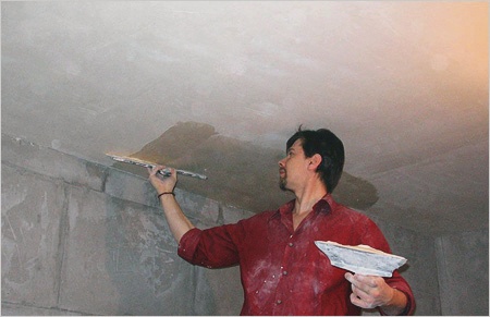 Как выровнять потолок своими руками